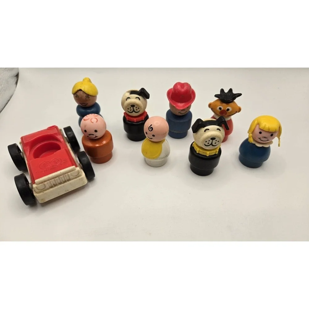 Vintage Fisher Price Little People Red Car Lot Wood Figures Dog Bert Ernie